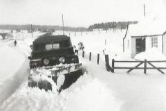 Ploughing_the_snow-59-2000-2000-80-rd-255-255-255