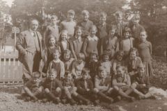 Moy_Primary_School_1937_head_teacher_Kenneth_MacLean_-55-2000-2000-80-rd-255-255-255