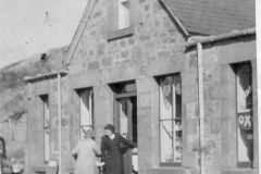 Tomatin_shop_1950s-211-2000-2000-80-rd-255-255-255